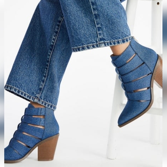 JustFab Mirabella Ankle Boot - Picture 2 of 5